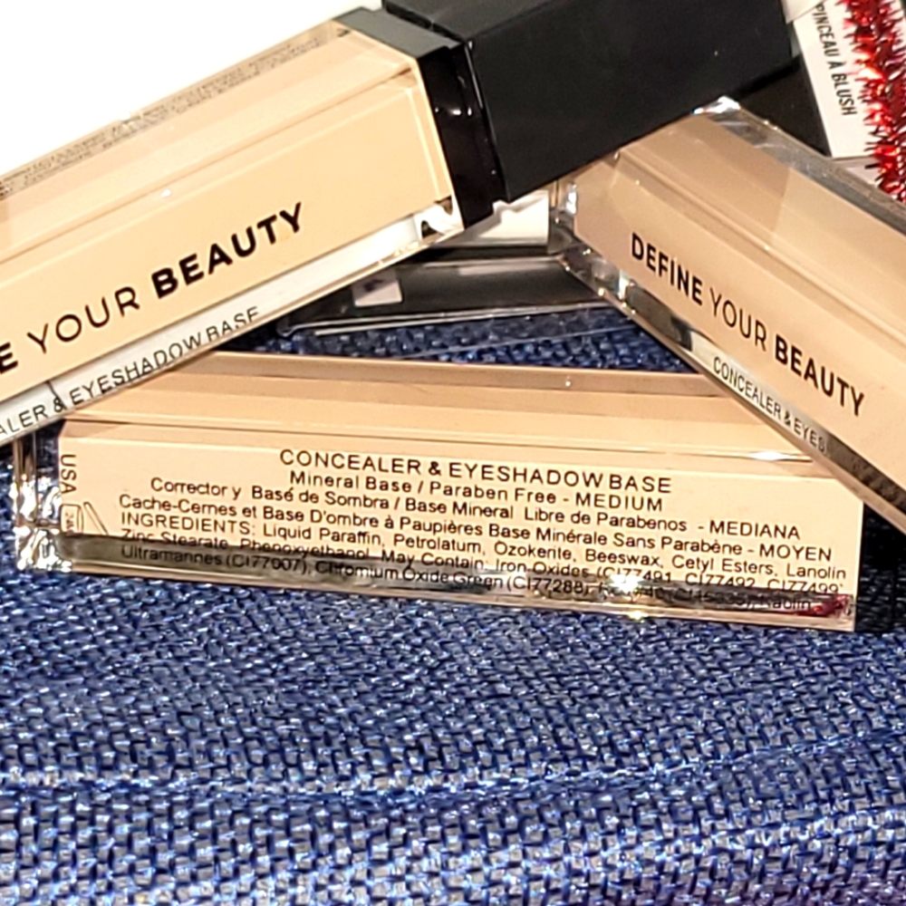 Concealer & Eyeshadow Base - Medium